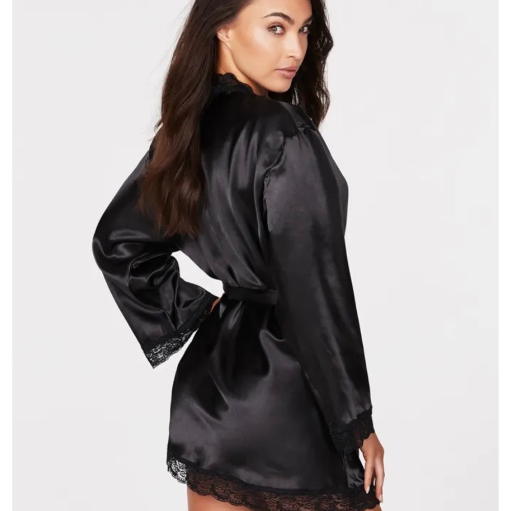 Fredericks of Hollywood satin and lace robe NWT